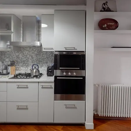 Apartment Elegante Rifugio In Centro Storico Tra Piazza Del Popolo E Piazza Di Spagna Rome